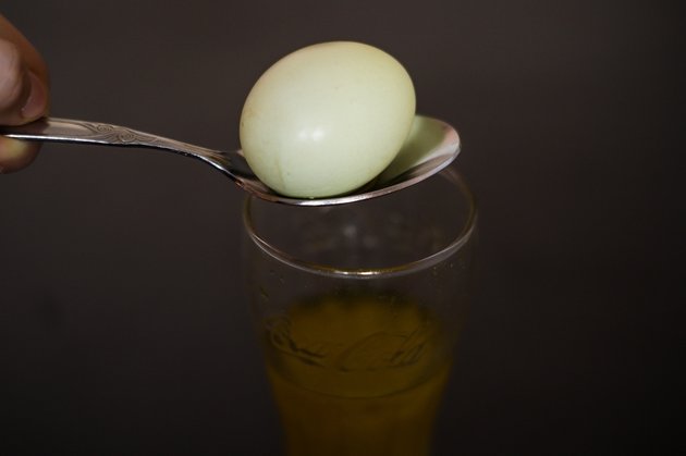 Яйцо, ложка, стакан