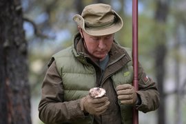 Президент РФ Владимир Путин в сибирской тайге