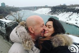 Брюс Уиллис и Эмма Хеминг-Уиллис