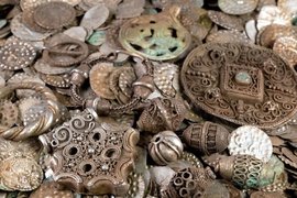 Клад серебряных монет и украшений XII века