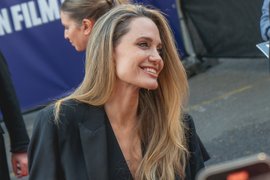 Анджелина Джоли