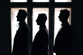 Силуэты людей