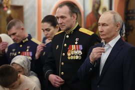 Путин принял участие в рождественском богослужении