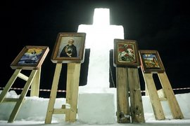 Крест на крещенских купаниях