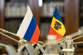 Флаг Молдовы и РФ