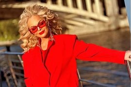 Лариса Долина