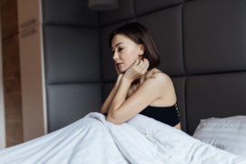 Женщина в постели