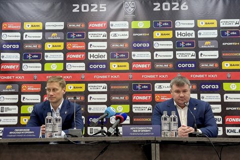 Главный тренер ХК «Сибирь» Ярослав Люзенков и генеральный директор ХК «Сибирь» Лев Крутохвостов
