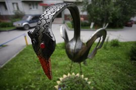 Лебедь из покрышки