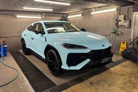 Lamborghini Urus в цвете Baby Blue Виктории Бони