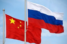 Флаги России и Китая