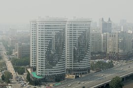 Дым от лесных пожаров над Новосибирском