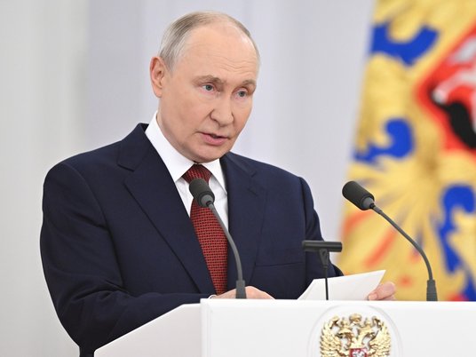 Путина в Госдуме попросили «быть смелее»