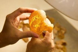Капля янтаря редкой формы