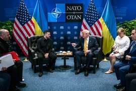Зеленский и Трамп провели закрытую встречу
