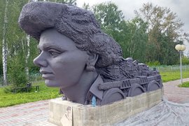 Скульптура «Тайга» в поселке Нижняя Пойма Красноярского края
